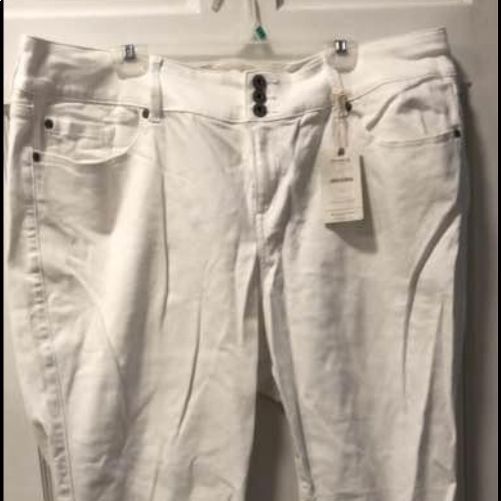 NWT Torrid White Skinny Jegging (24S)